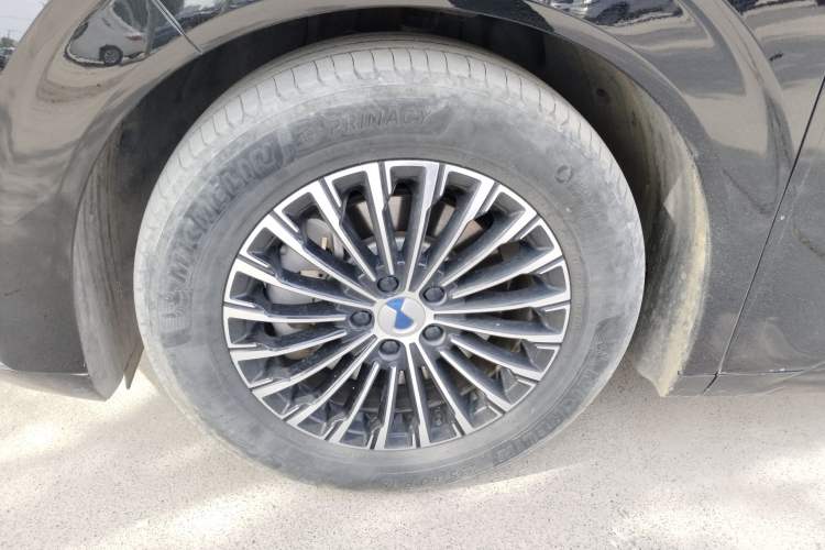 Used Denza D9 2022 DM-i 1040 Prestige Model Left Front Wheel Hub