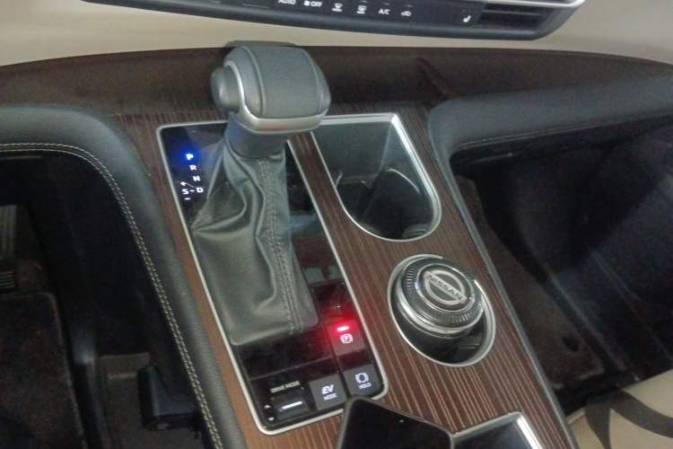 Used Toyota SIENNA 2023 2.5L Hybrid Luxury Edition