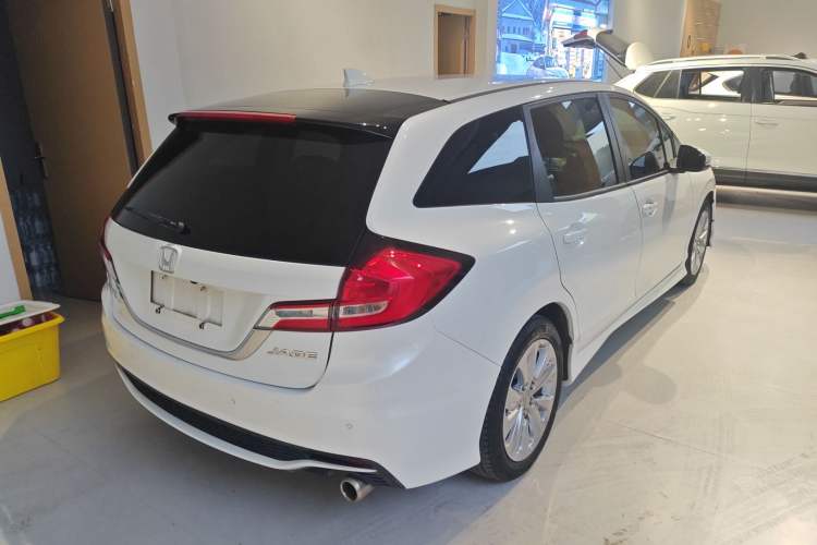 Used Honda Jade 2017 1.8L automatic Comfort version 5 seats
