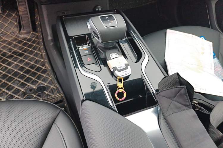 Used Hongqi E-QM5 2022 431 km Charge & Enjoy Edition