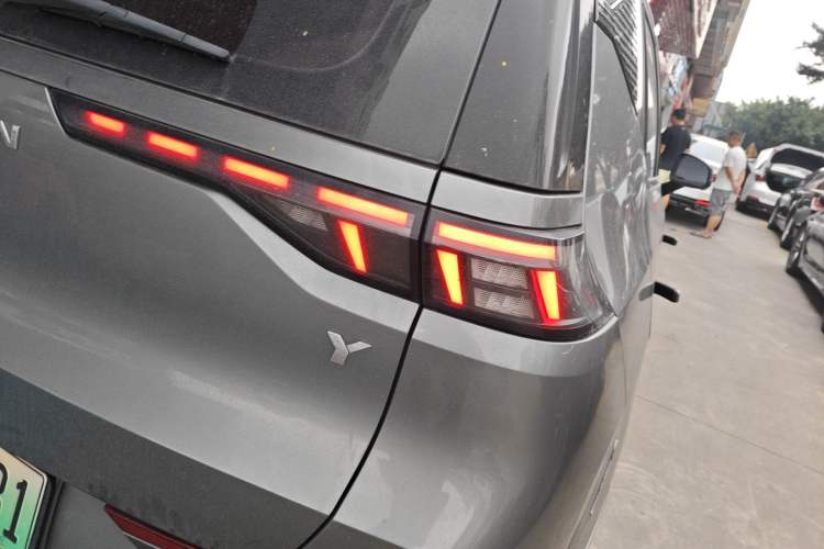 Used AION Y 2022 70 Tech Edition Lithium Iron Phosphate Right Rear Taillight