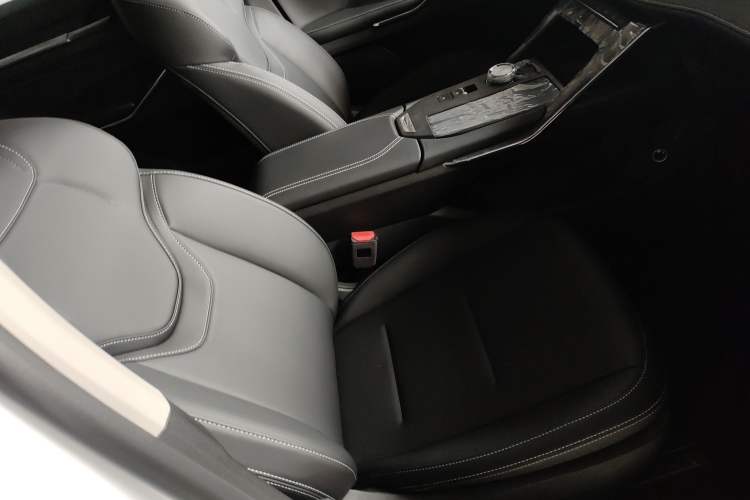 Used Haval H6 New Energy 2023 DHT-PHEV 110KM Long-Range Edition
