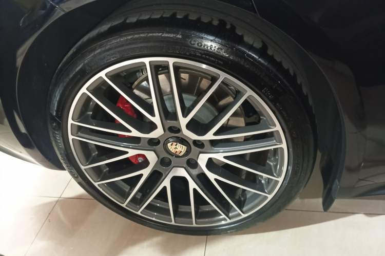 Used Porsche Panamera 2023 Panamera 4S 2.9T Right Rear Wheel Hub