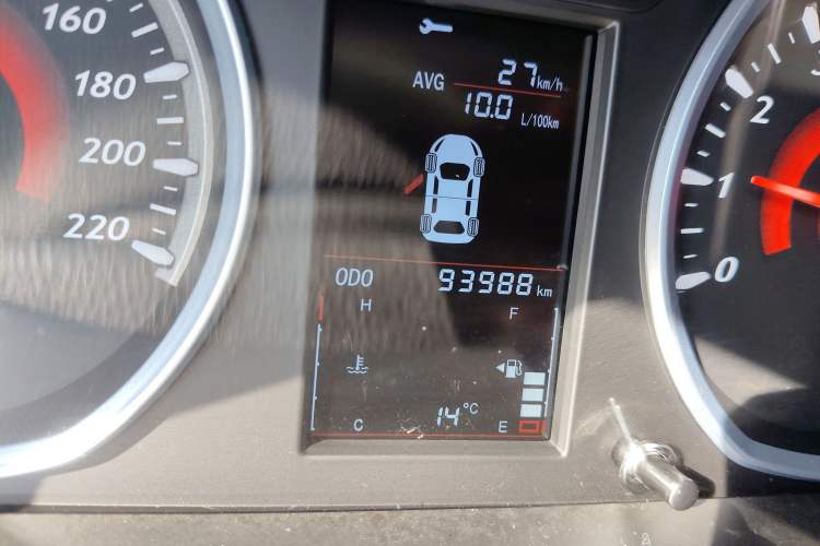 Used Soueast DX3 2016 1.5L Manual Flagship Version Odometer Close Up