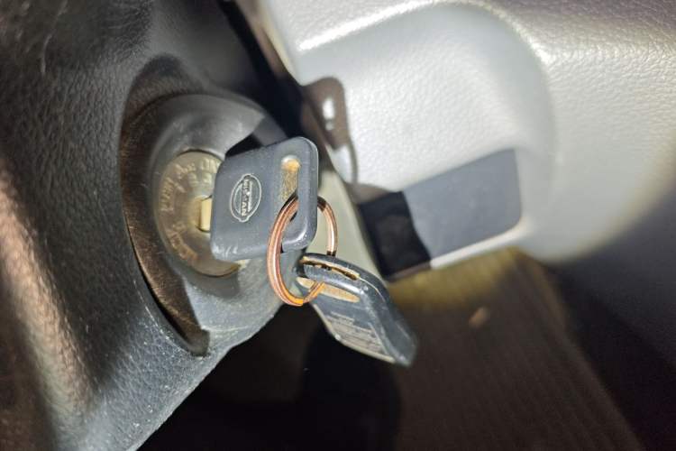 Used Nissan NV200 2013 1.6L Luxury Model China IV Standard