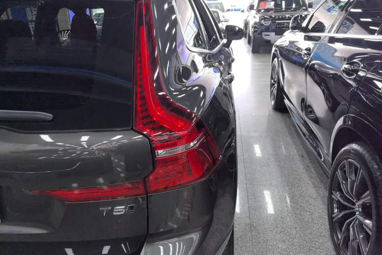 Used Volvo XC60 2021 T5 4x4 Smart Luxury Edition Exterior 3