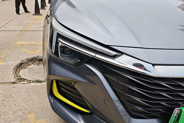 Used Roewe i6 MAX New Energy 2020 1.5T PHEV Cool & Stylish Skyroof Edition Right Front Headlight