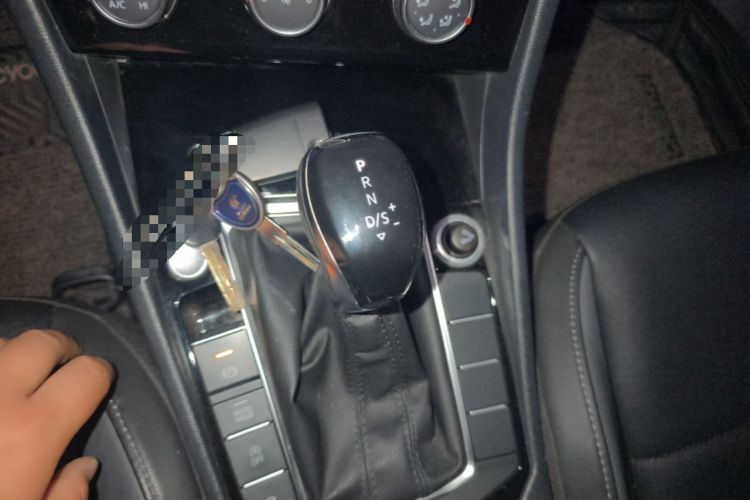 Used Volkswagen Sagitar 2020 200TSI DSG Comfort Version China VI Standard Gear Lever