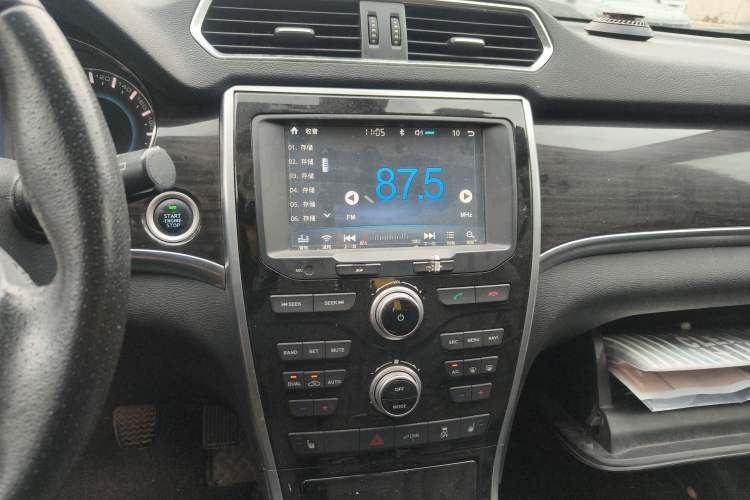 Used Haval H2 2016 Red-Label 1.5T Manual Two-Wheel Drive Luxury Model Audio And AC Panel