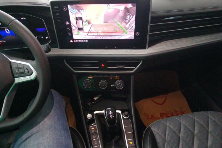 Used Volkswagen Sagitar 2025 300TSI DSG Excellence Edition Gear Lever