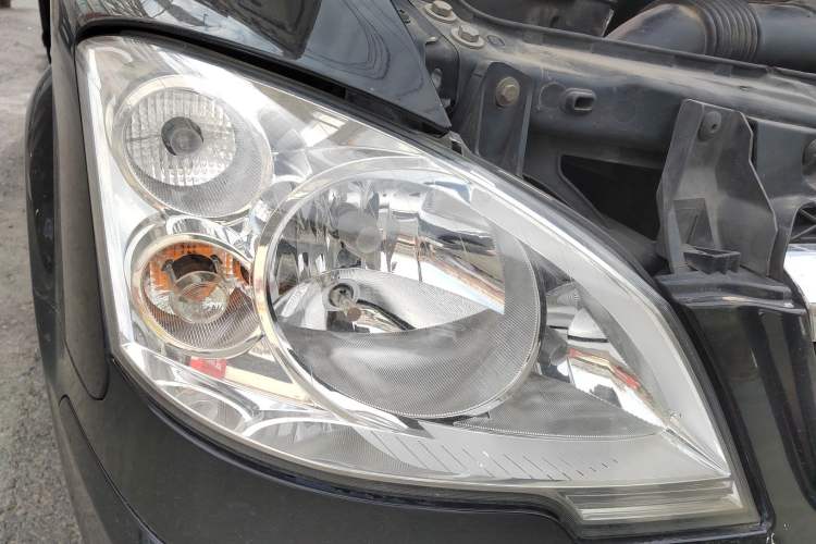 Used Mercedes-Benz Vito 2013 3.0L Elite Edition Right Front Headlight
