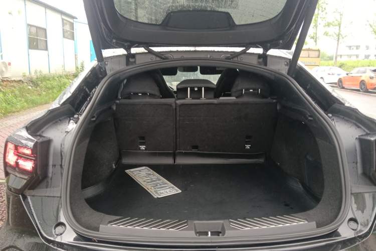 Used Lynk & Co 05 2020 2.0TD Four-Wheel Drive HypeHalo Trunk