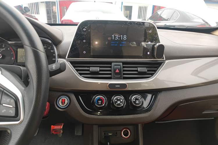 Used Baojun 310W 2017 1.5L Manual Fashion Model China V