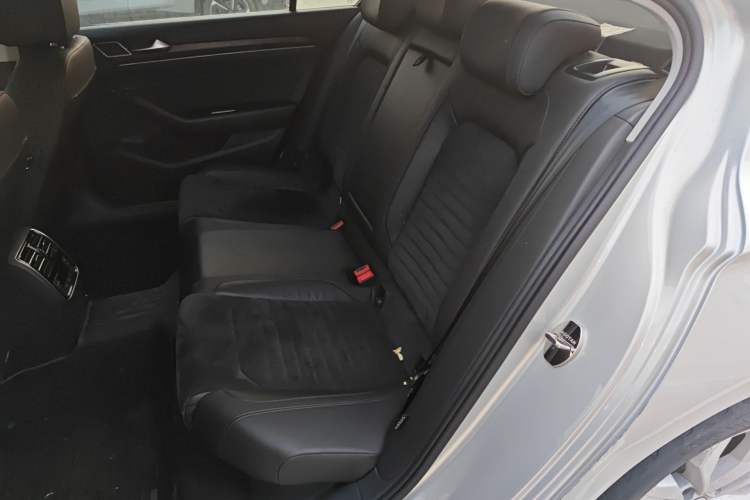 Used Volkswagen Magotan 2017 380TSI DSG Luxury Model Left Rear Seat