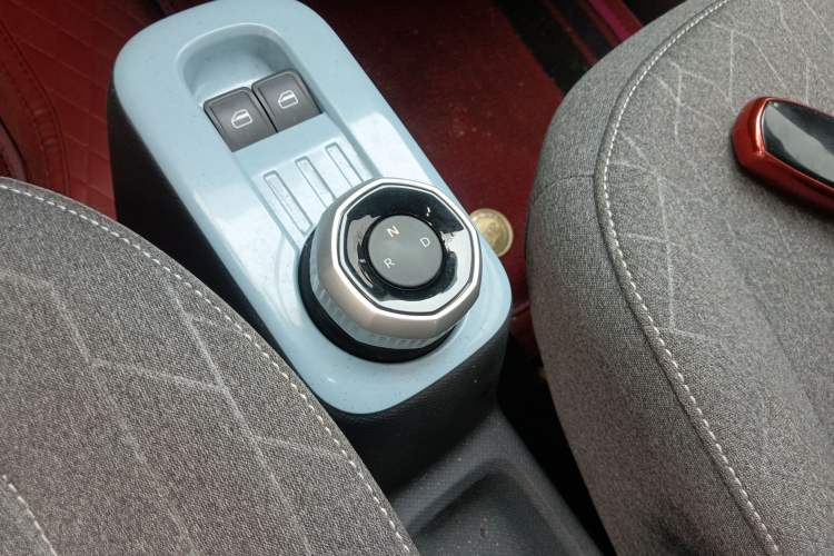 Used Geely Galaxy Panda 2024 Panda Mini 200km Endurance Bear Gear Lever