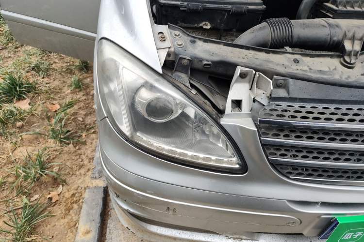 Used Mercedes-Benz Viano 2011 2.5L Limited Edition Right Front Headlight