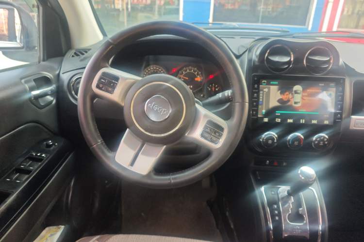 Used Jeep Compass 2013 2.0L two-wheel drive sport version