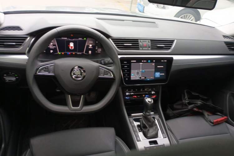 Used Skoda Superb 2023 Facelifted TSI280 DSG Luxury Edition Center Console