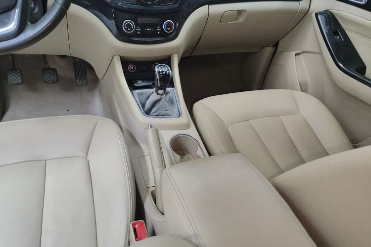 Used Baojun 730 2014 1.5L Manual Luxury Navigation ESP Version 7 Seats