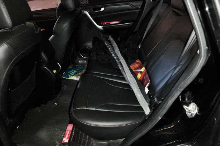 Used Haval H6 2015 Revised Version Sport Edition 1.5T Manual Transmission Two-Wheel Drive Elite Grade Left Rear Seat