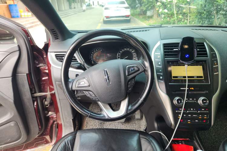 Used Lincoln MKC 2018 2.0T Two-Wheel Drive Zunyue Edition Steering Wheel