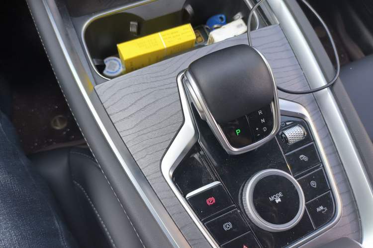 Used Chery Tiggo 8 PRO 2025 290T Two-Wheel-Drive Luxury Edition Gear Lever