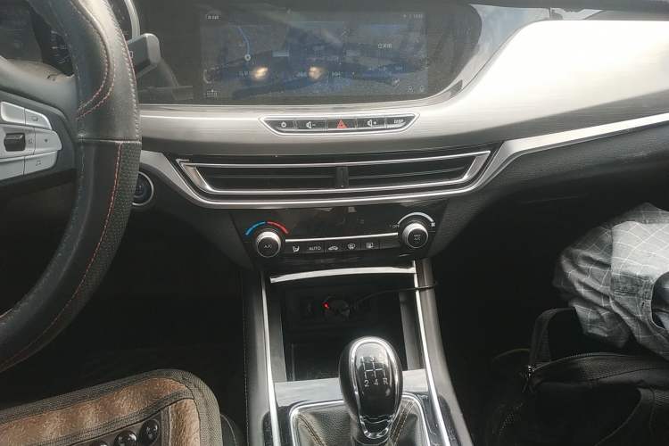 Used CHANGAN Eado 2019 High-Energy Edition 1.6L GDI Manual Pioneer Model China VI Standard Audio And AC Panel