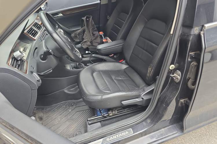 Used Volkswagen Santana 2013 1.6L Manual Comfort Edition