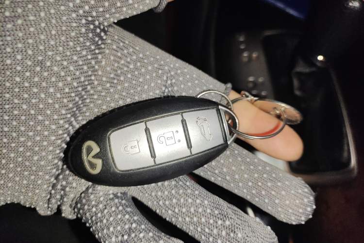 Used Infiniti JX 2013 JX35 Two-Wheel-Drive Excellence Edition
