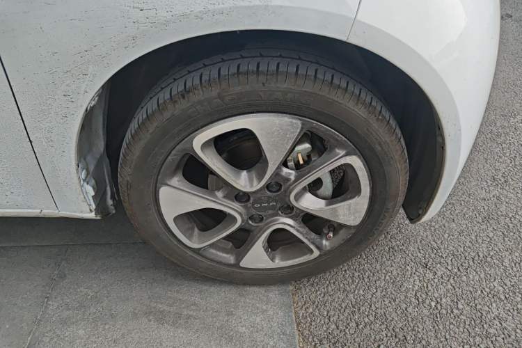 Used ORA White Cat 2020 305 km Luxury Version Right Front Wheel Hub