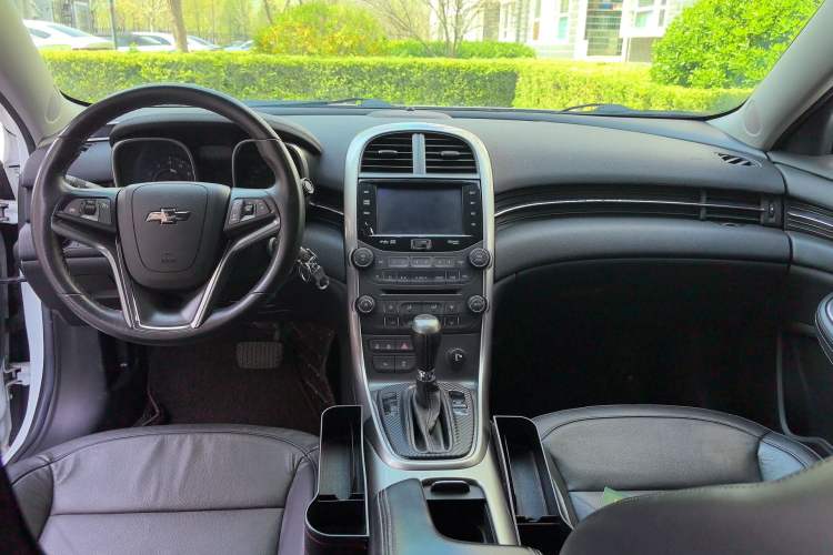 Used Chevrolet Malibu 2013 1.6T Automatic Luxury Edition Center Console