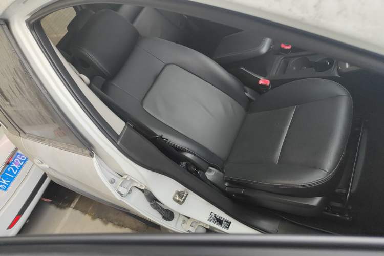 Used Chevrolet Captiva 2014 2.4L Two-Wheel Drive Urban Version 7 Seats Right Front Seat