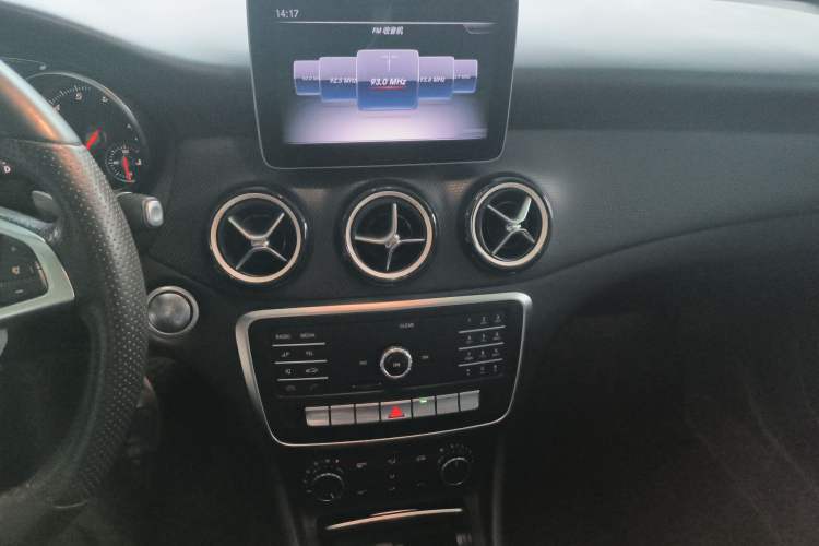 Used Mercedes-Benz GLA 2019 GLA 200 Dynamic Edition Audio And AC Panel