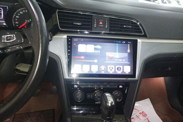 Used Volkswagen Lamando 2015 280TSI DSG Comfort Edition Audio And AC Panel