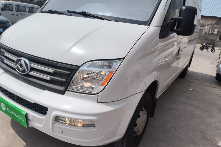 Used SAIC MAXUS Xintu V80 2021 2.0T Manual Classic City Delivery King Long Wheelbase Mid-Roof 3 Seats
