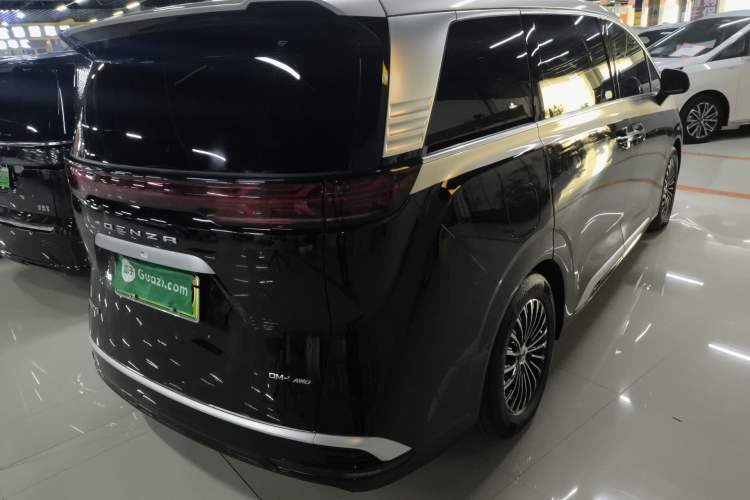 Used Denza D9 2022 DM-i 970 Four-Wheel Drive Prestige Model
