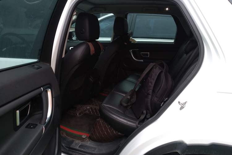 Used Land Rover Discovery Sport 2019 240 PS SE Version China VI Standard Left Rear Seat