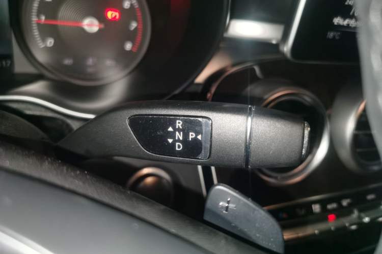Used Mercedes-Benz C-Class 2018 C 200 L Gear Lever