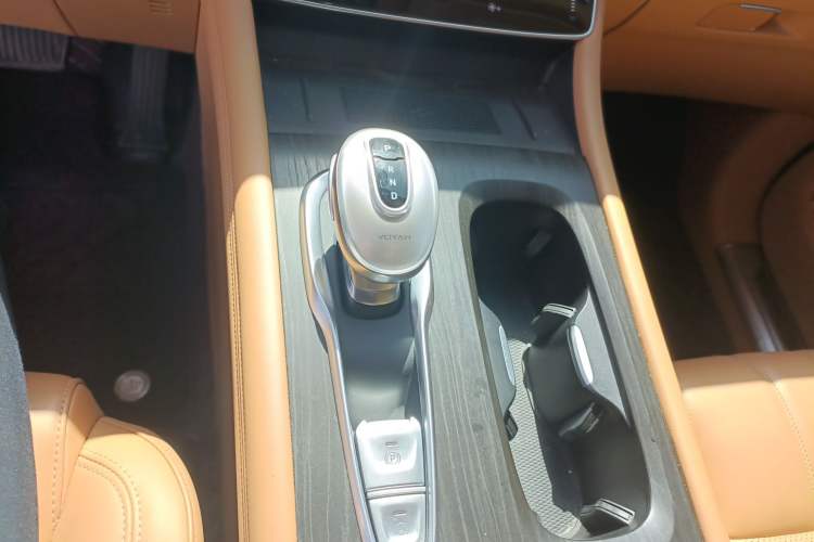 Used VOYAH Dream 2024 PHEV Extended-Range Premium Edition Gear Lever