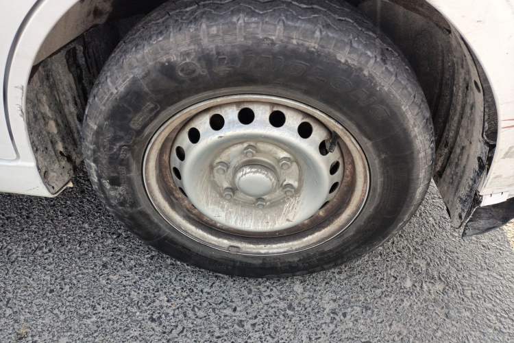 Used Wuling Yangguang 2024 300KM Comfort Version Passenger Van 75kW
