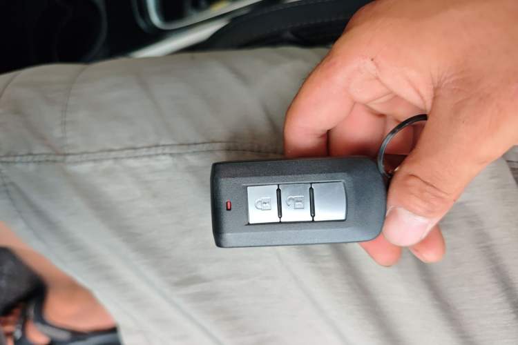 Used Mitsubishi Outlander 2019 2.0L Two-Wheel Drive Comfort Edition 5 Seats China VI Standard
