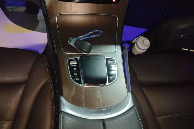 Used Mercedes-Benz GLC 2020 GLC 300 L 4MATIC Dynamic Edition Gear Lever