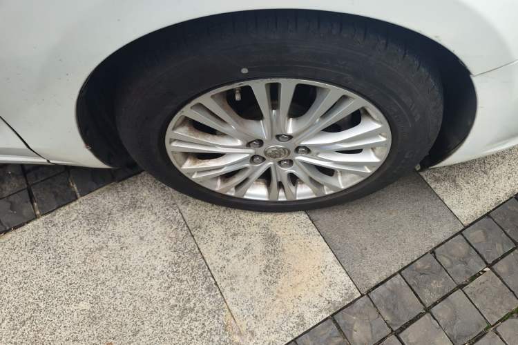 Used Buick GT 2015 15N Automatic Elite Version Right Front Wheel Hub