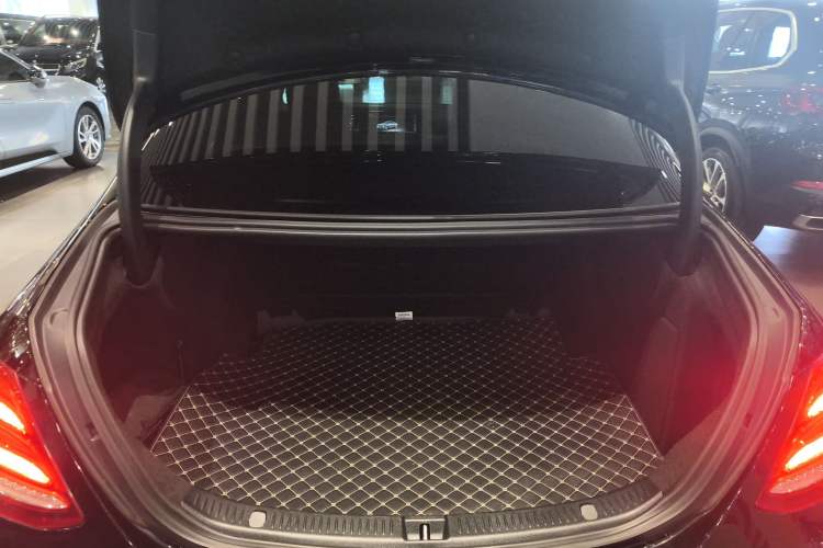 Used Mercedes-Benz E-Class 2020 Restyled E 300 L Sporty and Stylish Edition
