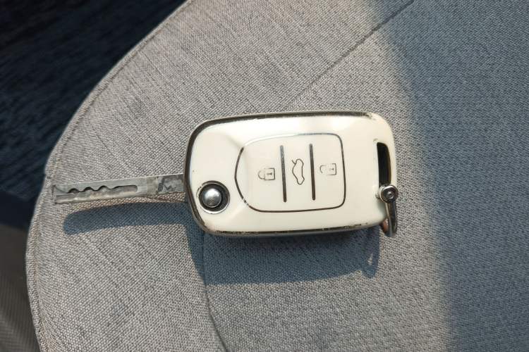 Used Wuling Hongguang MINIEV 2021 Macaron Fashion Edition Lithium-Ion Battery Vehicle Key