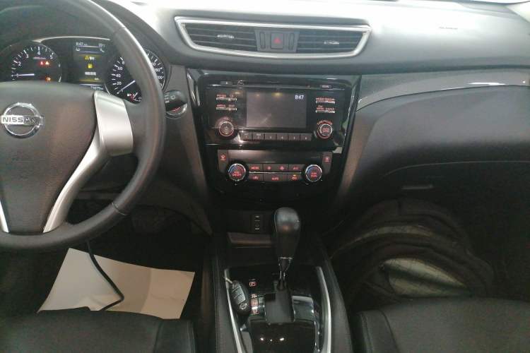 Used Nissan X-Trail 2015 2.5L CVT Leading MAX Edition 4WD Audio And AC Panel