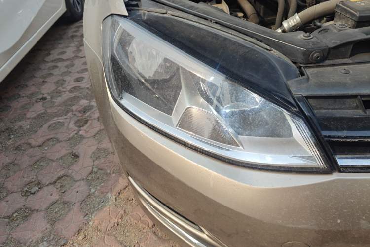 Used Volkswagen Golf 2016 230TSI Automatic Comfort Version Right Front Headlight