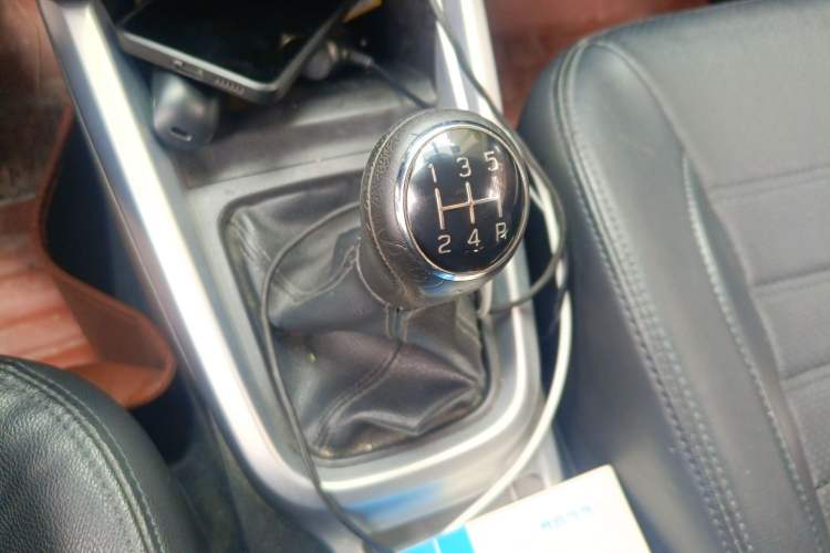 Used Suzuki Vitara 2016 1.6L Manual Two-Wheel Drive Entry-Level Trim Gear Lever