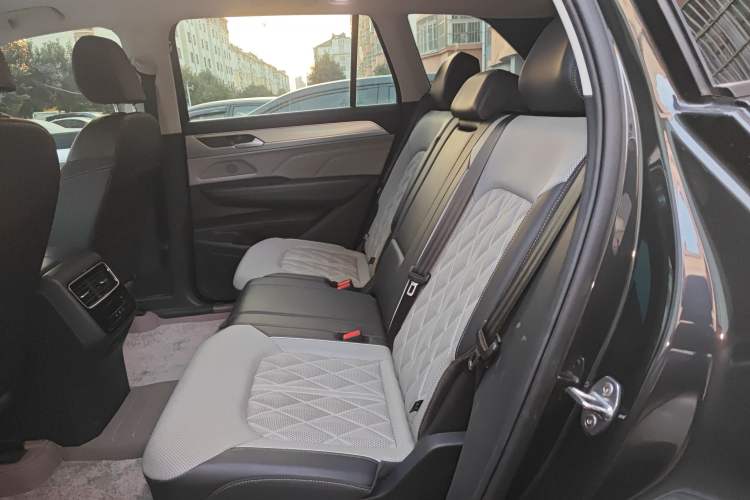 Used Volkswagen Tavendor 2024 380TSI All-Wheel Drive R-Line Cruise Edition
