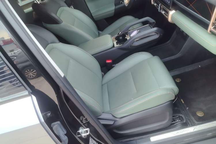 Used iCAR 03 2024 501km Two-Wheel Drive Long-Range Version Right Front Seat